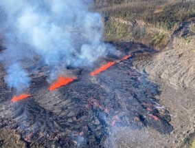 夏威夷的基拉韦厄火山再次开始喷发，并喷出奇怪的火山气体