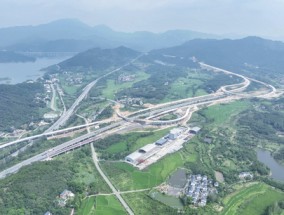 绿地大基建成员企业河南公路工程局承建的5条高速建成通车，年内通车里程占河南全省40%