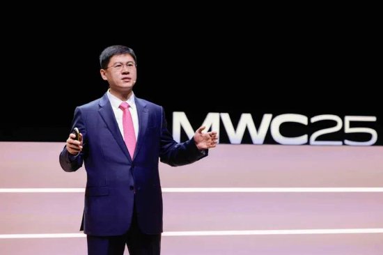 MWC前线｜华为李鹏：5G-A与AI相伴相生，将给运营商DOU与ARPU带来双位数增长